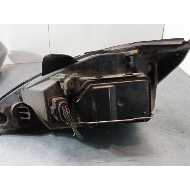 Recambio de faro derecho para ford focus i sedán (dfw) 1.8 turbo di / tddi referencia OEM IAM   