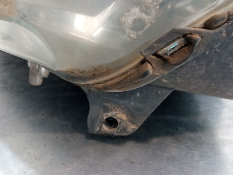 Recambio de faro izquierdo para ford focus i sedán (dfw) 1.8 turbo di / tddi referencia OEM IAM 2M5113W030BE  