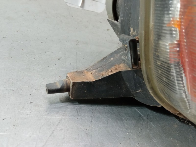 Recambio de faro derecho para ford fiesta iv (ja_, jb_) 1.3 i referencia OEM IAM 0301173104  