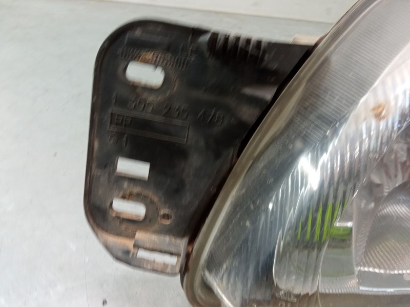 Recambio de faro izquierdo para ford fiesta iv (ja_, jb_) 1.3 i referencia OEM IAM 0301173105  