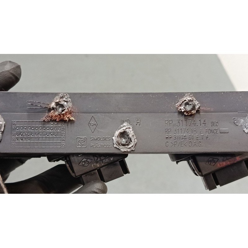 Recambio de mando elevalunas delantero izquierdo para renault clio ii (bb_, cb_) 1.4 (b/cb0c, b/cb0s) referencia OEM IAM RP31174