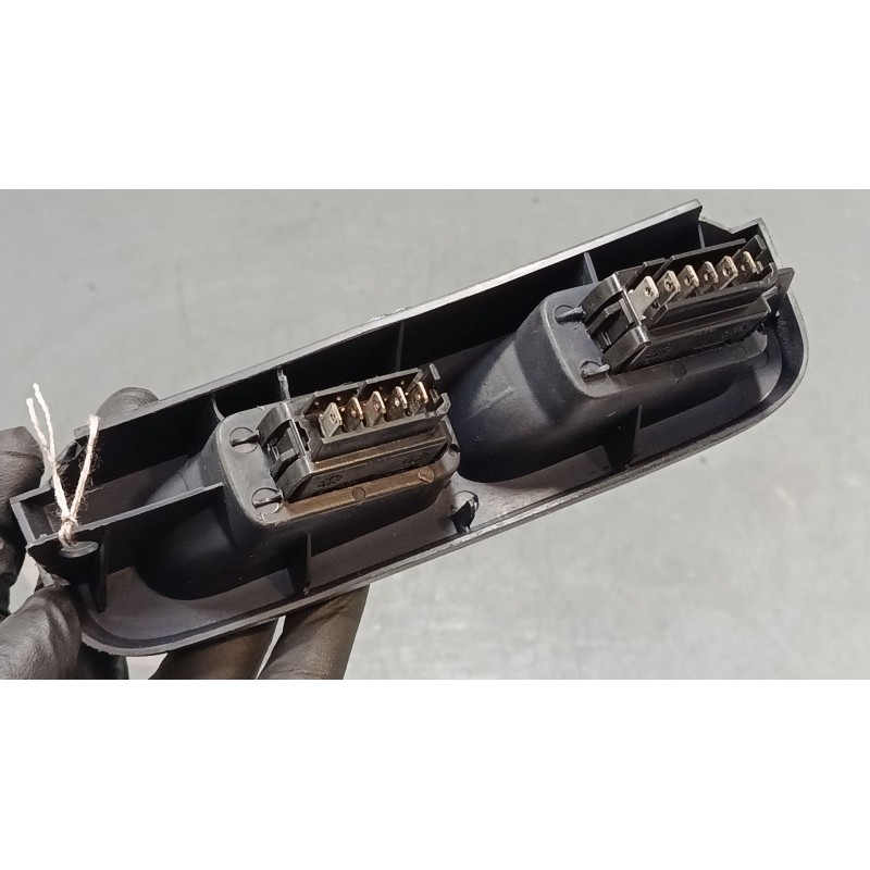 Recambio de mando elevalunas delantero izquierdo para renault clio ii (bb_, cb_) 1.4 (b/cb0c, b/cb0s) referencia OEM IAM RP31174