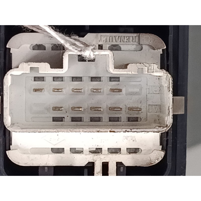 Recambio de mando elevalunas delantero izquierdo para renault clio iii (br0/1, cr0/1) 1.5 dci (br17, cr17) referencia OEM IAM 82