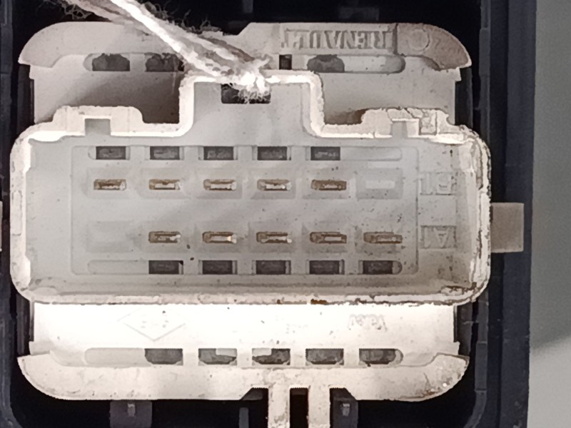 Recambio de mando elevalunas delantero izquierdo para renault clio iii (br0/1, cr0/1) 1.5 dci (br17, cr17) referencia OEM IAM 82