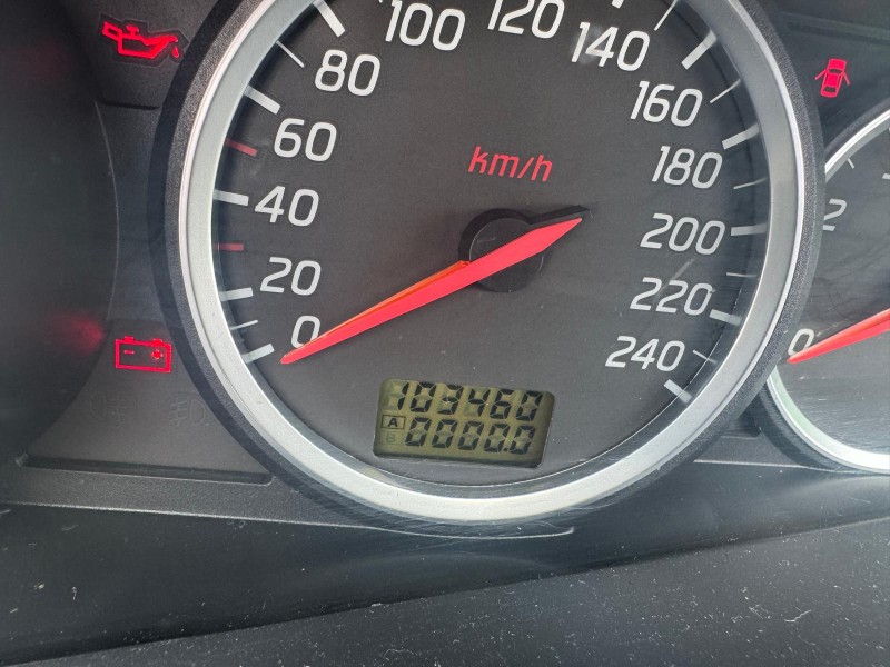 nissan primera hatchback (p12) del año 2004