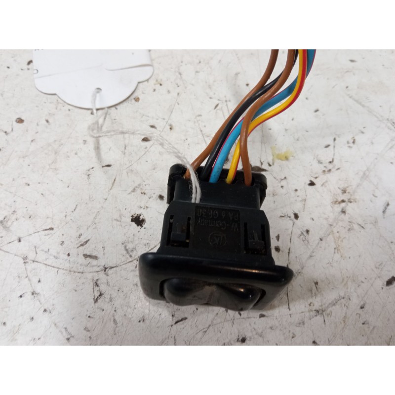 Recambio de mando elevalunas delantero izquierdo para opel corsa a hatchback (s83) 1.3 s (f08, m08, f68, m68) referencia OEM IAM