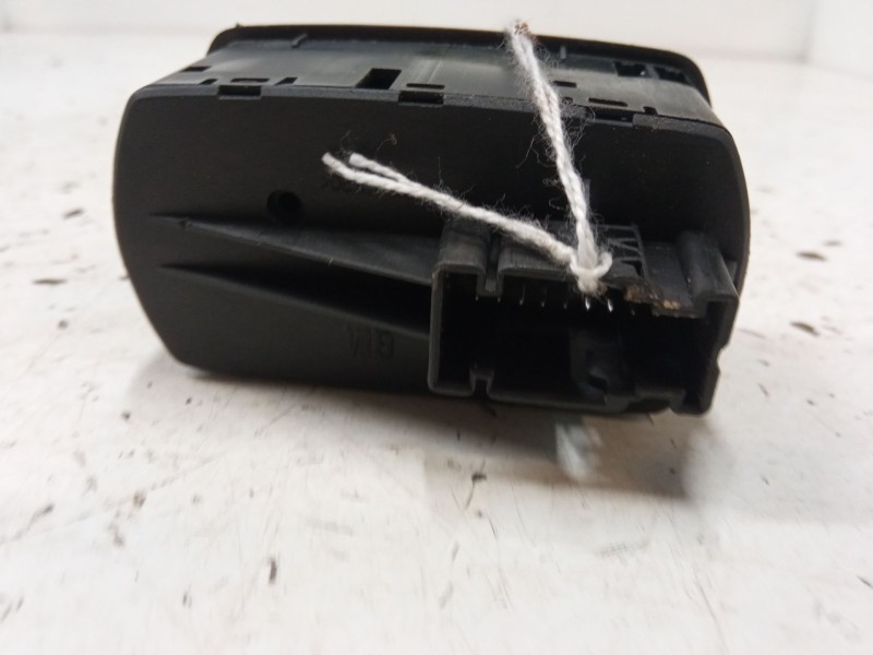 Recambio de mando elevalunas delantero izquierdo para opel corsa d (s07) 1.3 cdti (l08, l68) referencia OEM IAM 13258521AA  