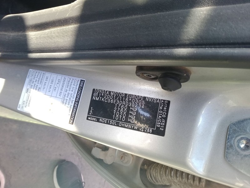 toyota auris (_e15_) del año 2009