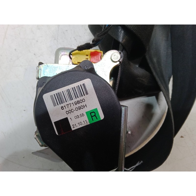 Recambio de cinturon seguridad trasero derecho para skoda superb ii station wagon (3t5) 2.0 tdi 16v referencia OEM IAM 617719800