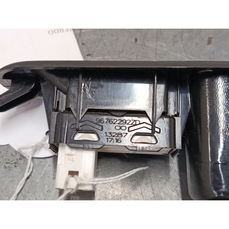 Recambio de mando elevalunas trasero izquierdo para citroën c4 picasso ii 1.6 hdi 90 referencia OEM IAM 96762292ZD  