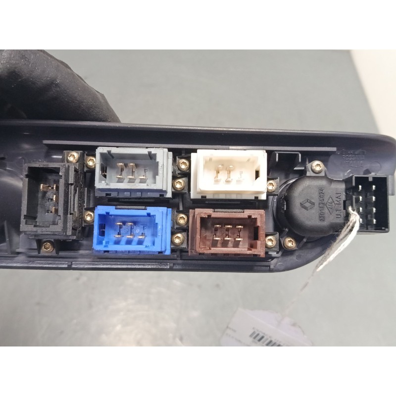Recambio de mando elevalunas delantero izquierdo para renault espace iii (je0_) 3.0 v6 24v (je0g, je0r) referencia OEM IAM 77016