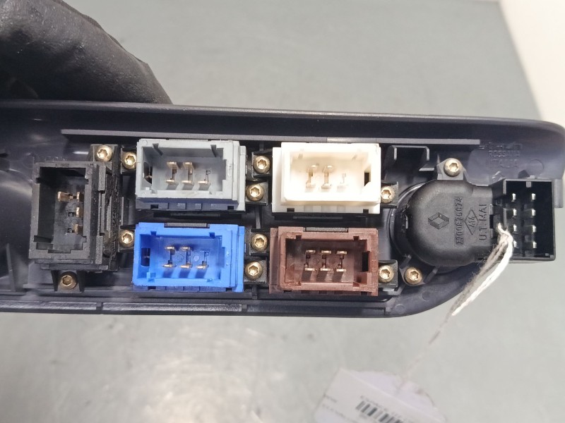 Recambio de mando elevalunas delantero izquierdo para renault espace iii (je0_) 3.0 v6 24v (je0g, je0r) referencia OEM IAM 77016