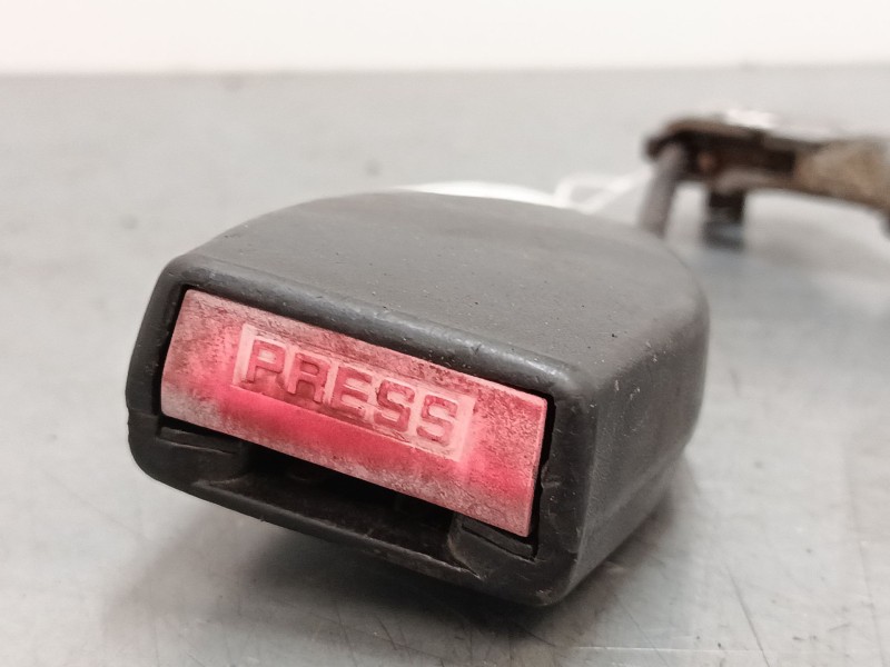 Recambio de anclaje cinturon delantero central para opel vivaro a furgoneta (x83) 1.9 di (f7) referencia OEM IAM   