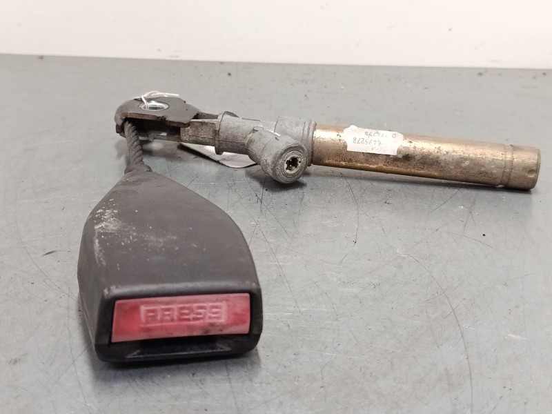 Recambio de anclaje cinturon delantero derecho para opel vivaro a furgoneta (x83) 1.9 di (f7) referencia OEM IAM   