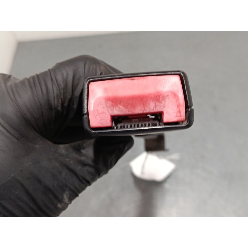 Recambio de anclaje cinturon delantero derecho para volkswagen polo iv (9n_, 9a_) 1.4 16v referencia OEM IAM 600857756D  