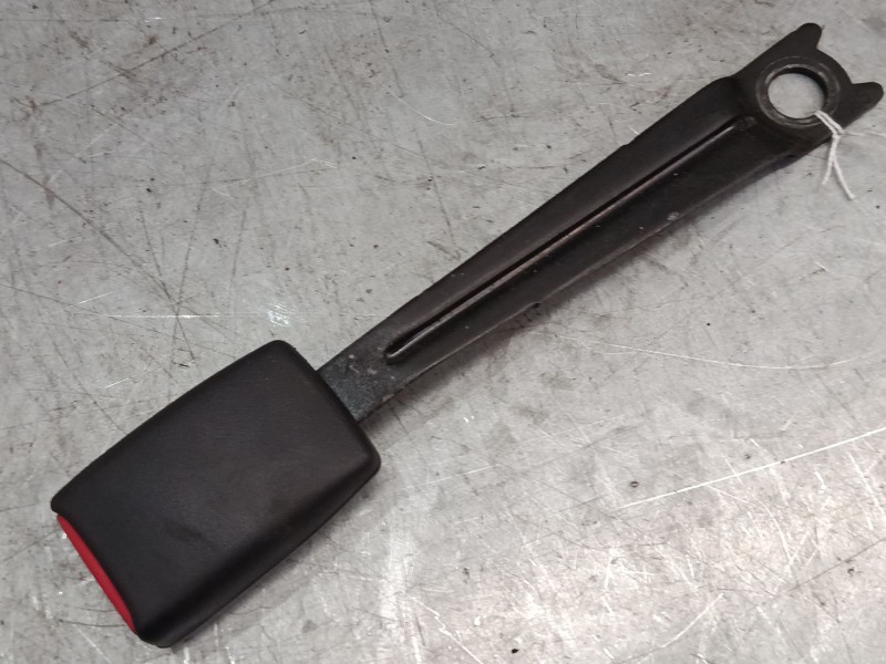 Recambio de anclaje cinturon delantero derecho para toyota yaris (_p1_) 1.5 (ncp13_) referencia OEM IAM 020520E3P  