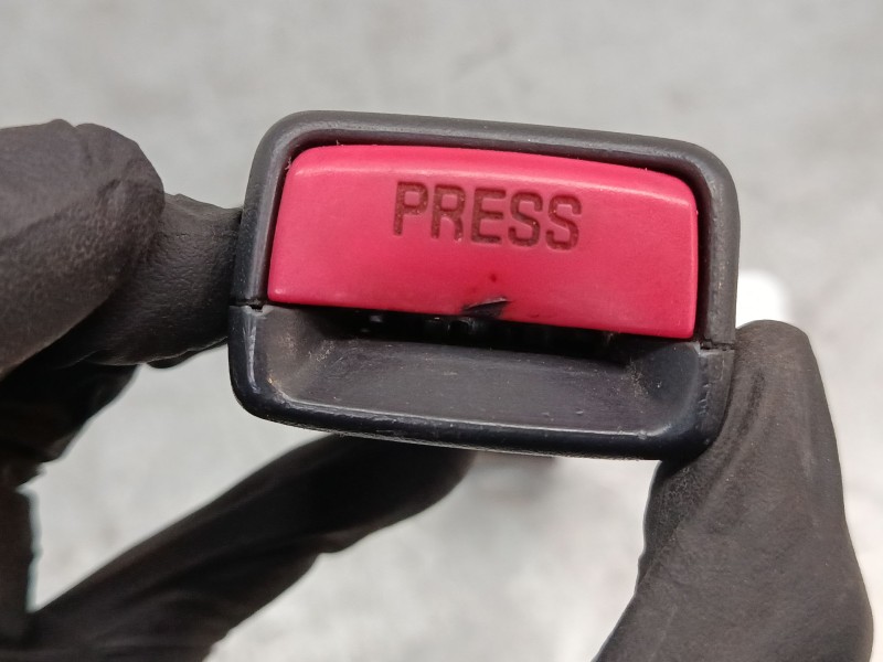 Recambio de anclaje cinturon delantero derecho para toyota yaris (_p1_) 1.5 (ncp13_) referencia OEM IAM 020520E3P  