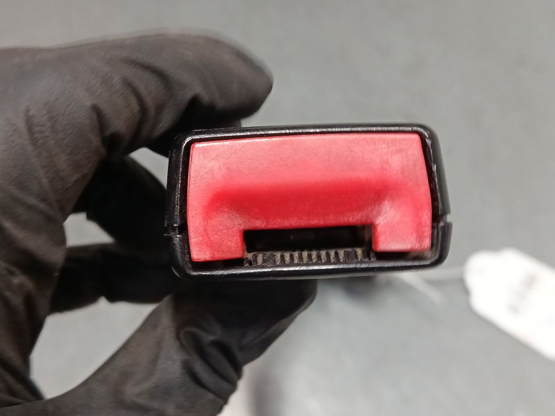 Recambio de anclaje cinturon delantero derecho para audi a3 (8l1) 1.9 tdi referencia OEM IAM 6L08577560  