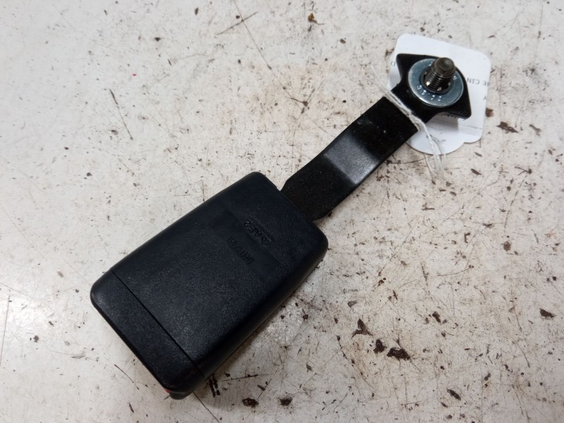 Recambio de anclaje cinturon delantero derecho para mazda 6 hatchback (gg) 2.0 di (gg14) referencia OEM IAM   