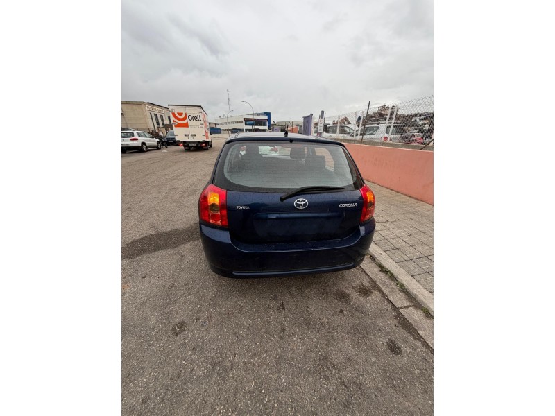 toyota corolla (_e12_) del año 2005