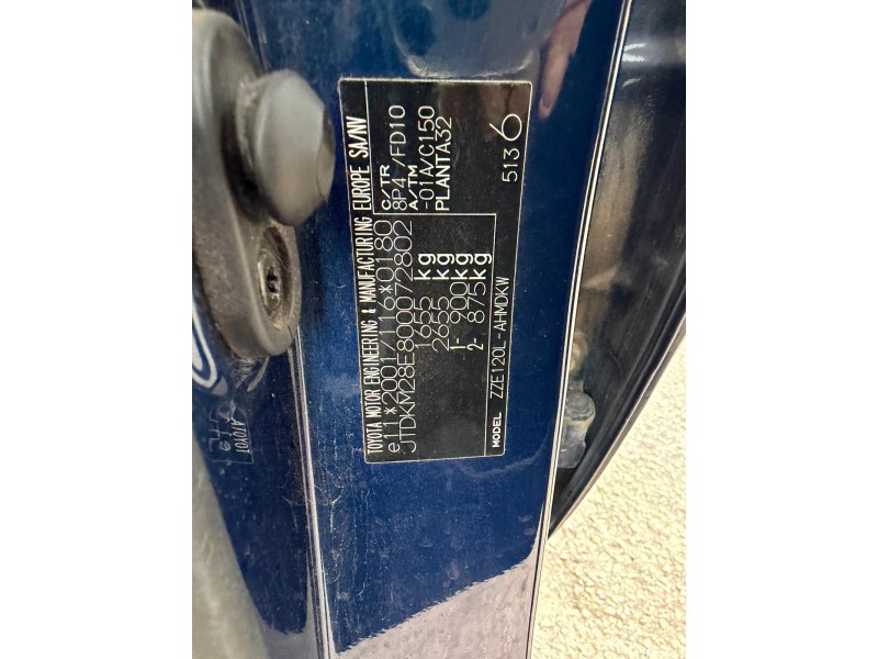 toyota corolla (_e12_) del año 2005