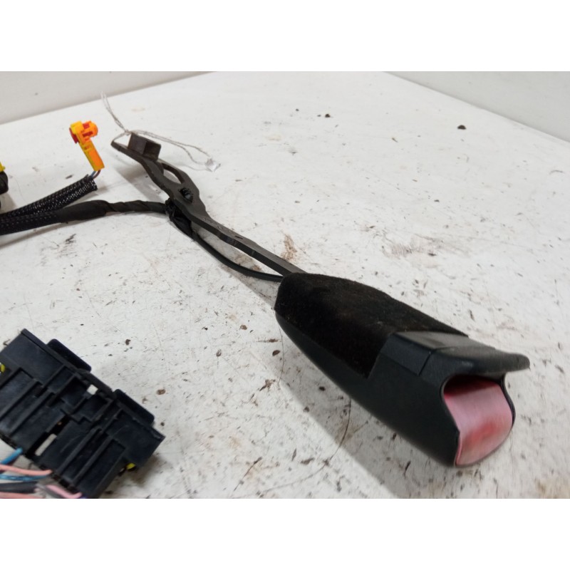 Recambio de anclaje cinturon delantero derecho para renault laguna iii (bt0/1) 1.5 dci (bt00, bt0a, bt0t, bt1j) referencia OEM I