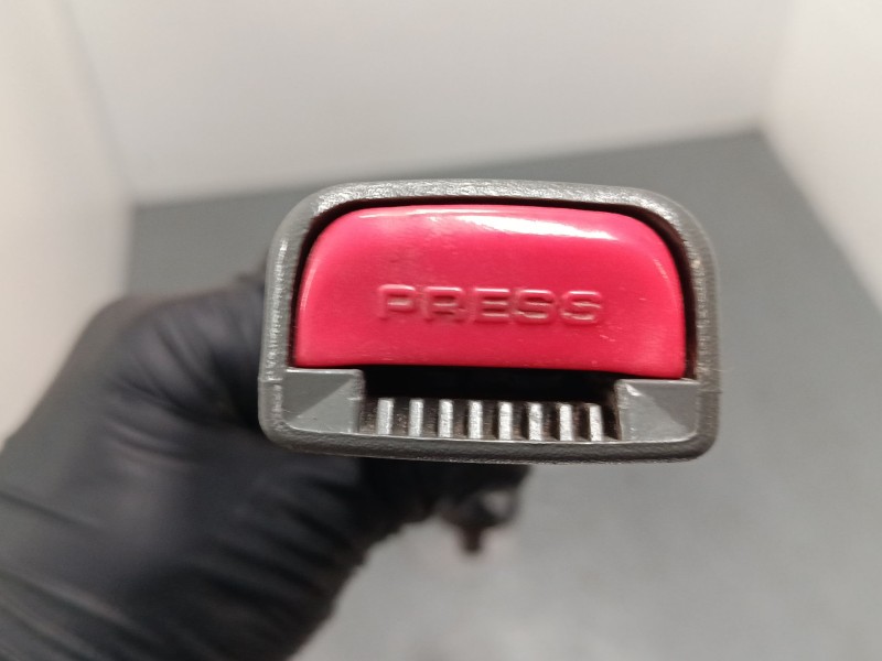 Recambio de anclaje cinturon delantero derecho para ssangyong korando (kj) 2.9 td referencia OEM IAM   