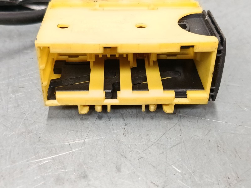 Recambio de anclaje cinturon delantero izquierdo para bmw 3 compact (e46) 320 td referencia OEM IAM   