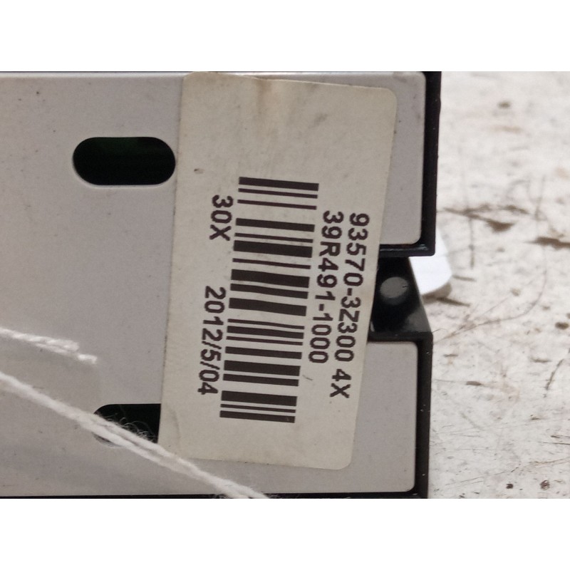 Recambio de mando elevalunas delantero izquierdo para hyundai i40 i (vf) 1.7 crdi referencia OEM IAM 93570-3Z300 4X  