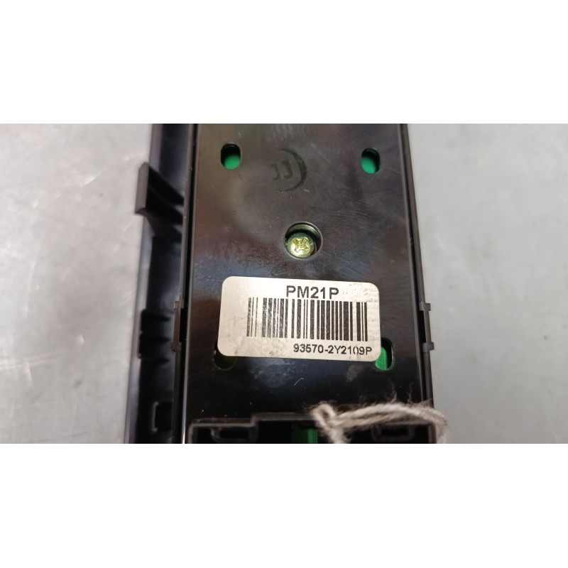 Recambio de mando elevalunas delantero izquierdo para hyundai ix35 (lm, el, elh) 1.7 crdi referencia OEM IAM 93570-2Y2109P  