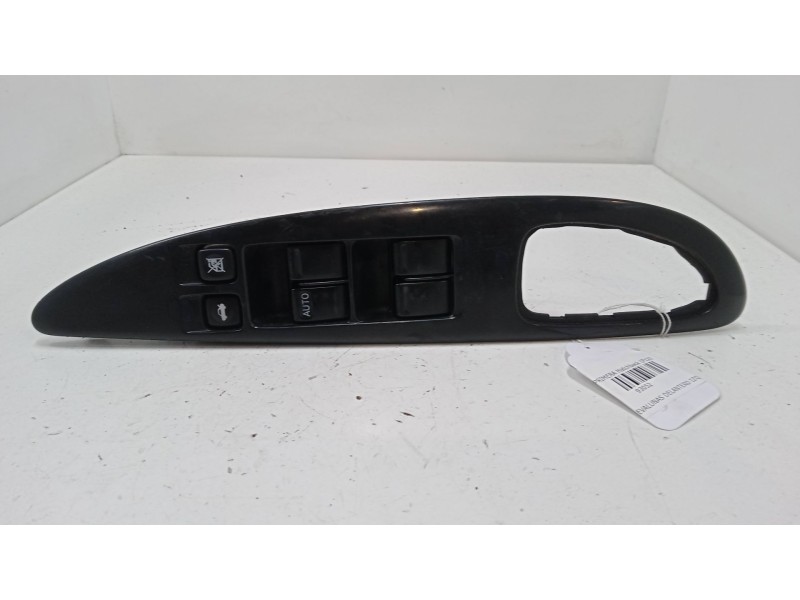 Recambio de mando elevalunas delantero izquierdo para nissan primera hatchback (p12) 1.6 referencia OEM IAM 25401 AV640  