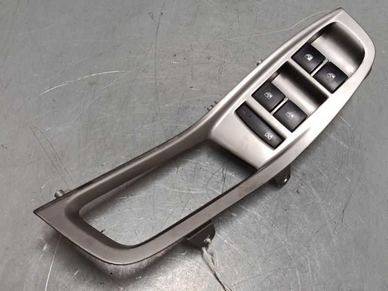 Recambio de mando elevalunas delantero izquierdo para chevrolet orlando (j309) 2.0 d referencia OEM IAM 20917577  