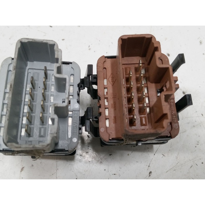 Recambio de mando elevalunas delantero izquierdo para renault grand scénic ii (jm0/1_) 1.9 dci (jm14) referencia OEM IAM   