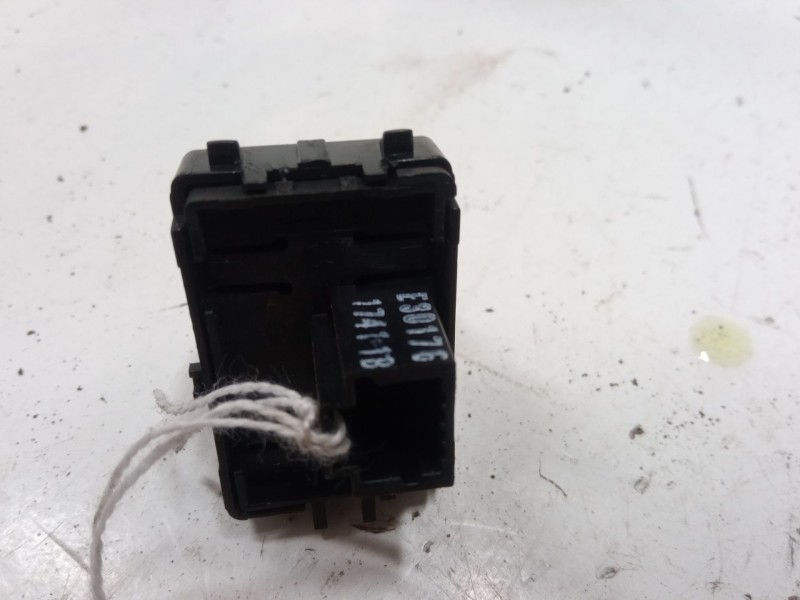 Recambio de mando elevalunas trasero izquierdo para renault laguna iii grandtour (kt0/1) 1.5 dci (kt0a, kt0r, kt02) referencia O