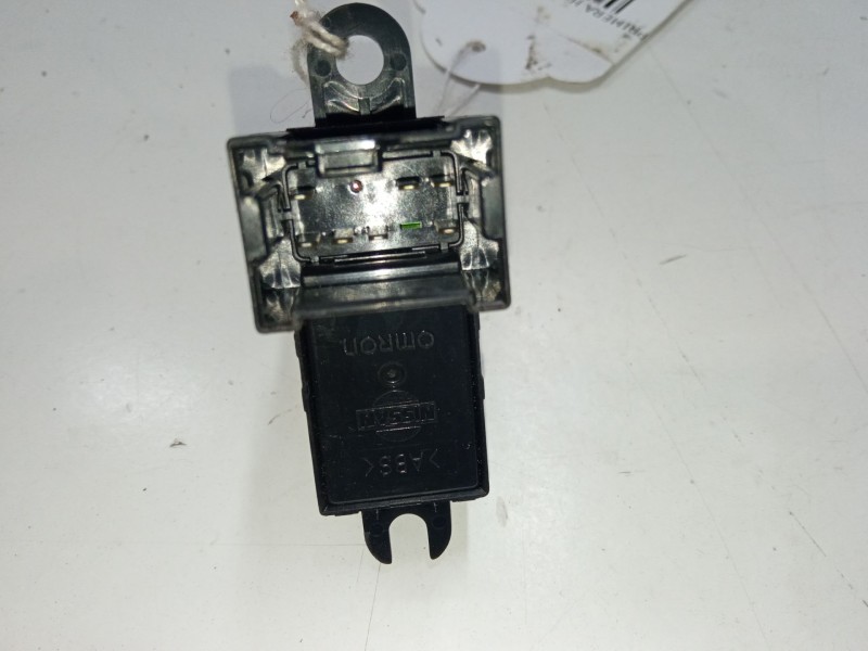 Recambio de mando elevalunas trasero izquierdo para nissan primera hatchback (p12) 1.6 referencia OEM IAM 25411AV600  