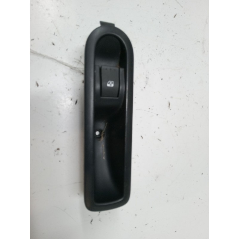 Recambio de mando elevalunas trasero izquierdo para renault grand scénic ii (jm0/1_) 1.9 dci (jm14) referencia OEM IAM 56013870 