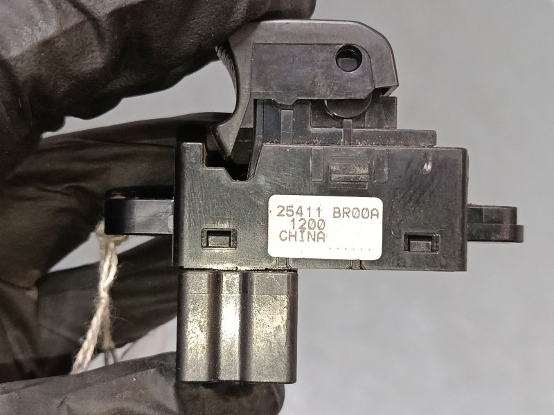 Recambio de mando elevalunas trasero izquierdo para nissan qashqai i (j10, nj10) 1.6 referencia OEM IAM 25411BR00A  