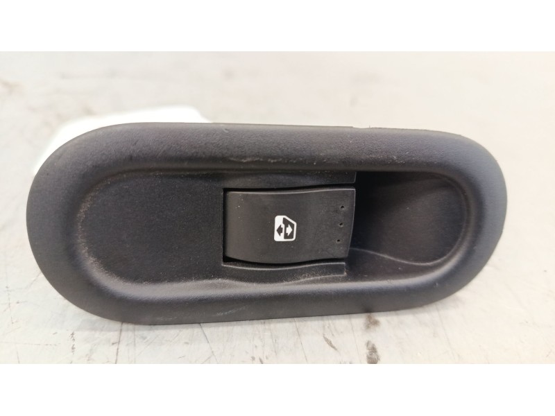 Recambio de mando elevalunas trasero izquierdo para renault kangoo / grand kangoo ii (kw0/1_) 1.5 dci 85 (kw0k, kw0l, kw0b) refe