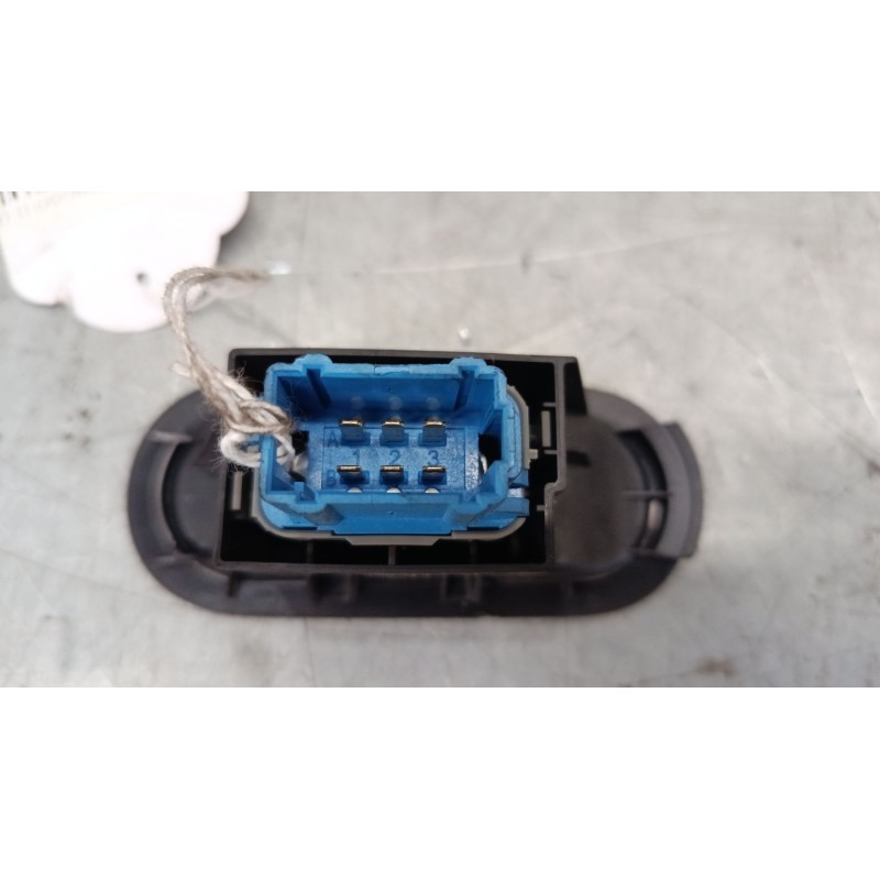 Recambio de mando elevalunas trasero izquierdo para renault kangoo / grand kangoo ii (kw0/1_) 1.5 dci 85 (kw0k, kw0l, kw0b) refe