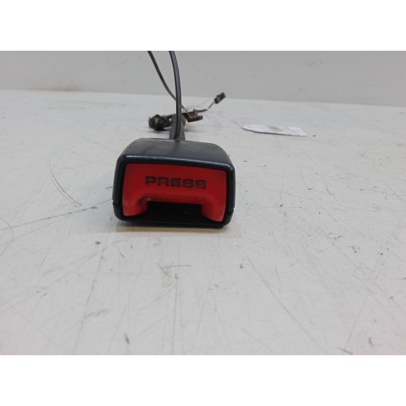 Recambio de anclaje cinturon delantero izquierdo para skoda superb ii station wagon (3t5) 2.0 tdi 16v referencia OEM IAM   