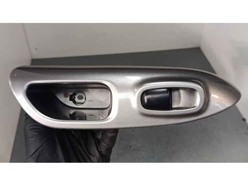 Recambio de mando elevalunas trasero derecho para nissan juke (f15) 1.2 dig-t referencia OEM IAM 829601KA2A  