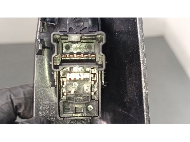 Recambio de mando elevalunas trasero derecho para nissan juke (f15) 1.2 dig-t referencia OEM IAM 829601KA2A  