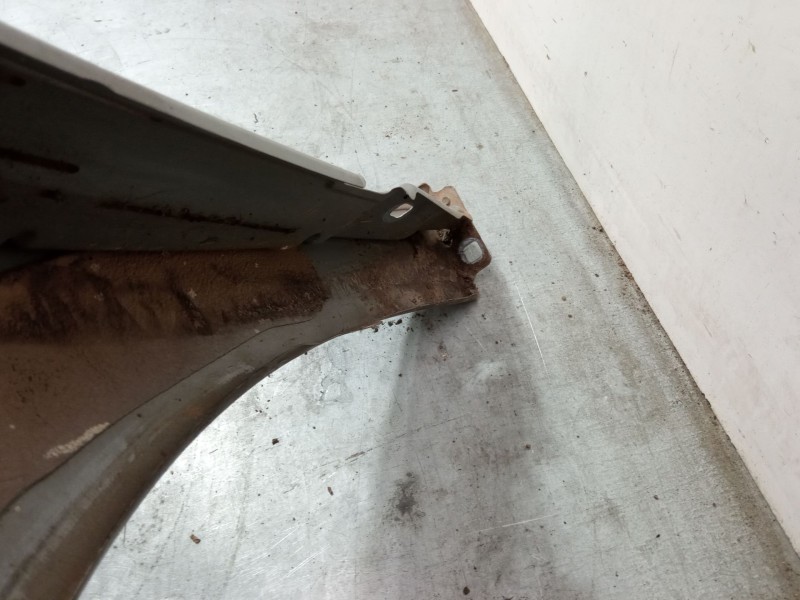 Recambio de aleta delantera derecha para renault laguna iii (bt0/1) 1.5 dci (bt00, bt0a, bt0t, bt1j) referencia OEM IAM 63100003