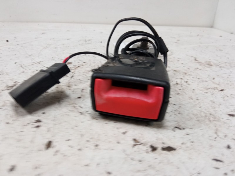 Recambio de anclaje cinturon delantero derecho para fiat 500l (351_, 352_) 1.4 (199lyb1b) referencia OEM IAM 34133044F  