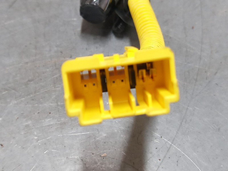 Recambio de anclaje cinturon delantero derecho para hyundai tucson (jm) 2.0 referencia OEM IAM   