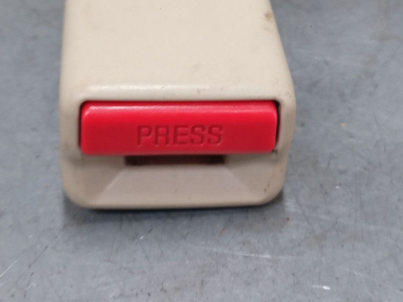 Recambio de anclaje cinturon delantero derecho para hyundai tucson (jm) 2.0 referencia OEM IAM   