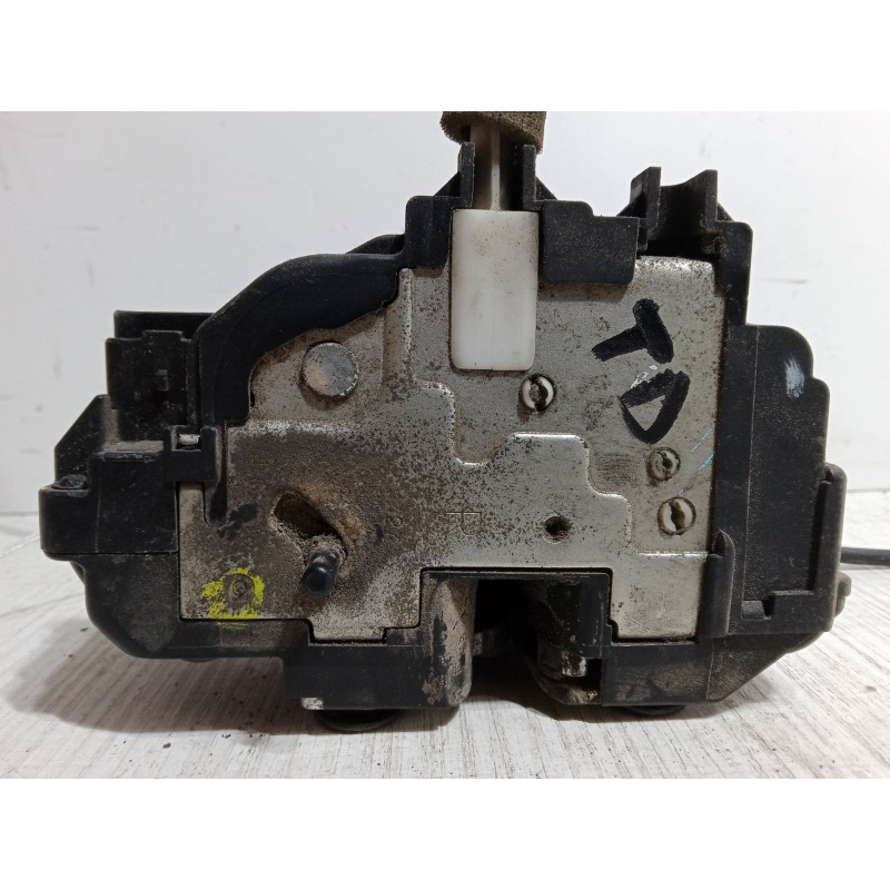 Recambio de cerradura puerta trasera derecha para renault modus / grand modus (f/jp0_) 1.4 (jp01, jp0j) referencia OEM IAM   