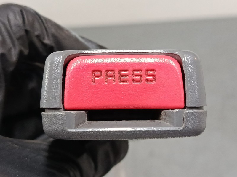 Recambio de anclaje cinturon delantero derecho para hyundai accent ii (lc) 1.3 referencia OEM IAM   