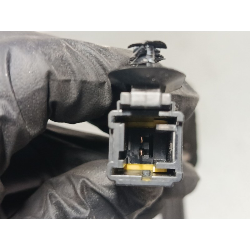 Recambio de anclaje cinturon delantero derecho para citroën c4 picasso ii 1.6 hdi 90 referencia OEM IAM A6213509  