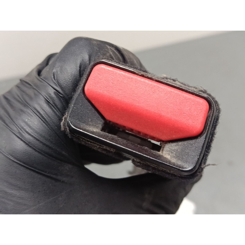 Recambio de anclaje cinturon delantero derecho para citroën c4 picasso ii 1.6 hdi 90 referencia OEM IAM A6213509  